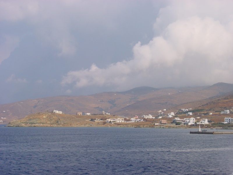 Boot Rafina-Mykonos Blick auf Tinos.JPG -                                